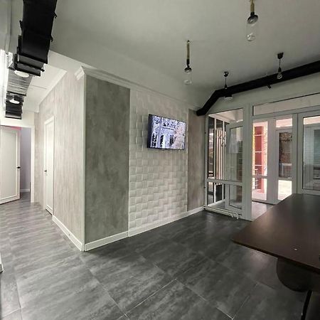 Hostel Del Luna Алмати Екстер'єр фото