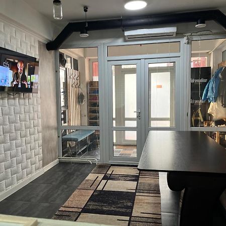 Hostel Del Luna Алмати Екстер'єр фото