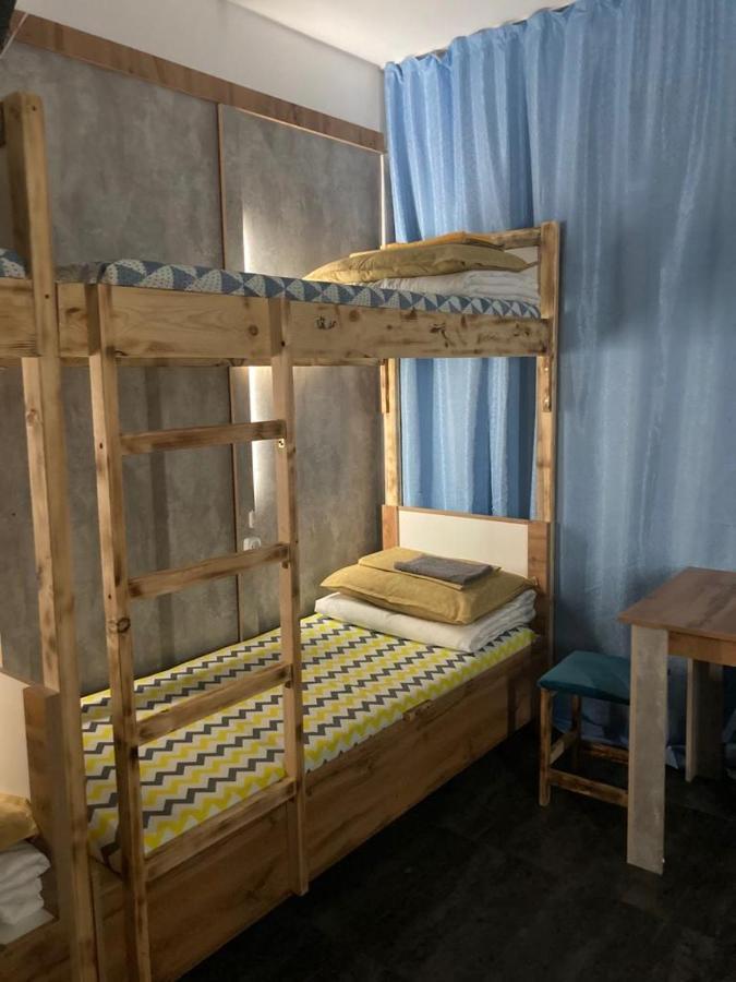 Hostel Del Luna Алмати Екстер'єр фото