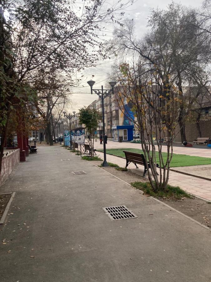 Hostel Del Luna Алмати Екстер'єр фото
