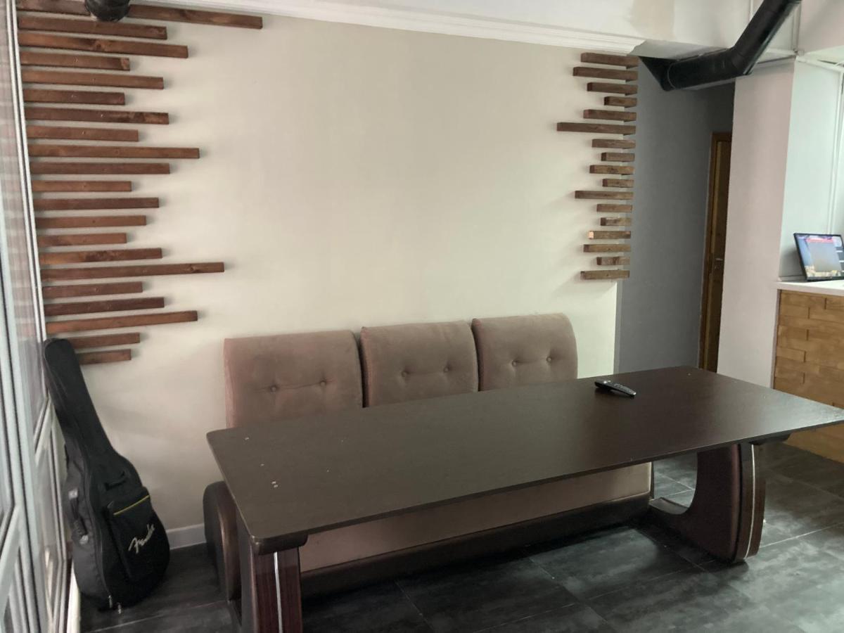 Hostel Del Luna Алмати Екстер'єр фото