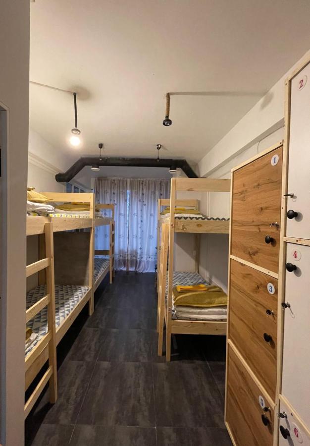 Hostel Del Luna Алмати Екстер'єр фото