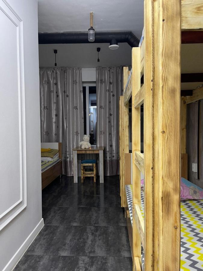 Hostel Del Luna Алмати Екстер'єр фото