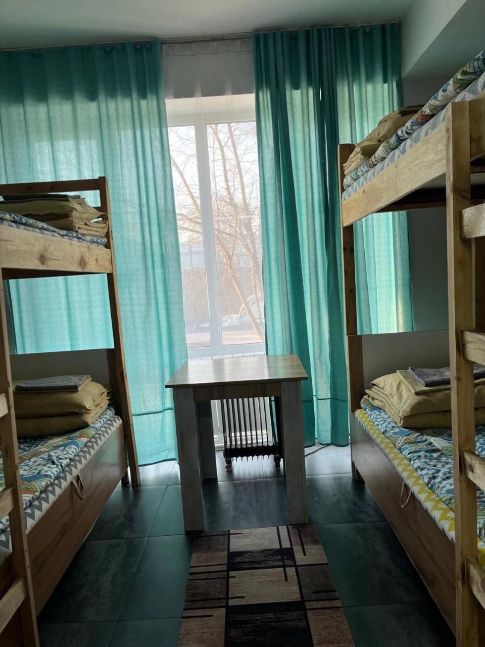 Hostel Del Luna Алмати Екстер'єр фото
