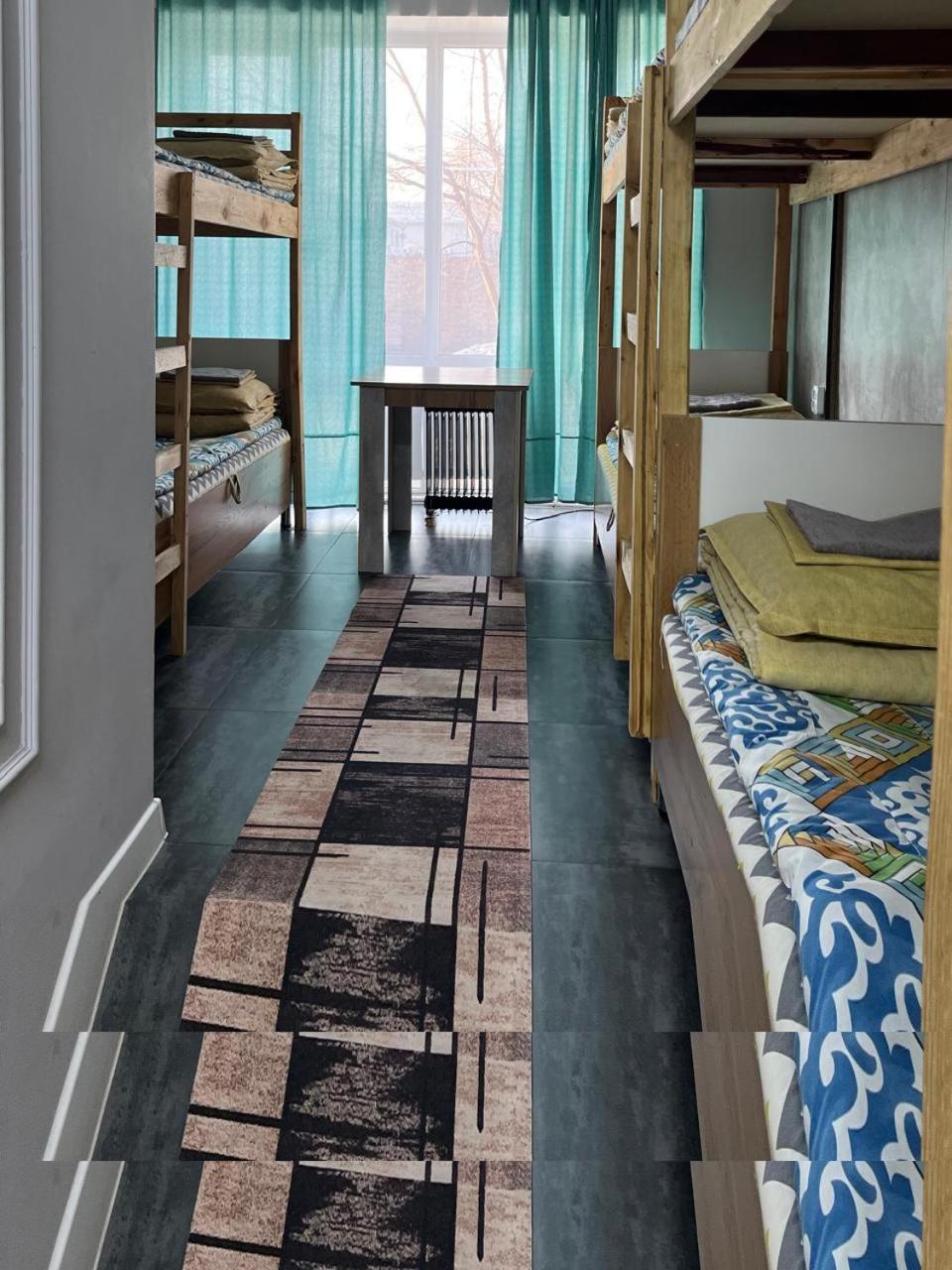 Hostel Del Luna Алмати Екстер'єр фото