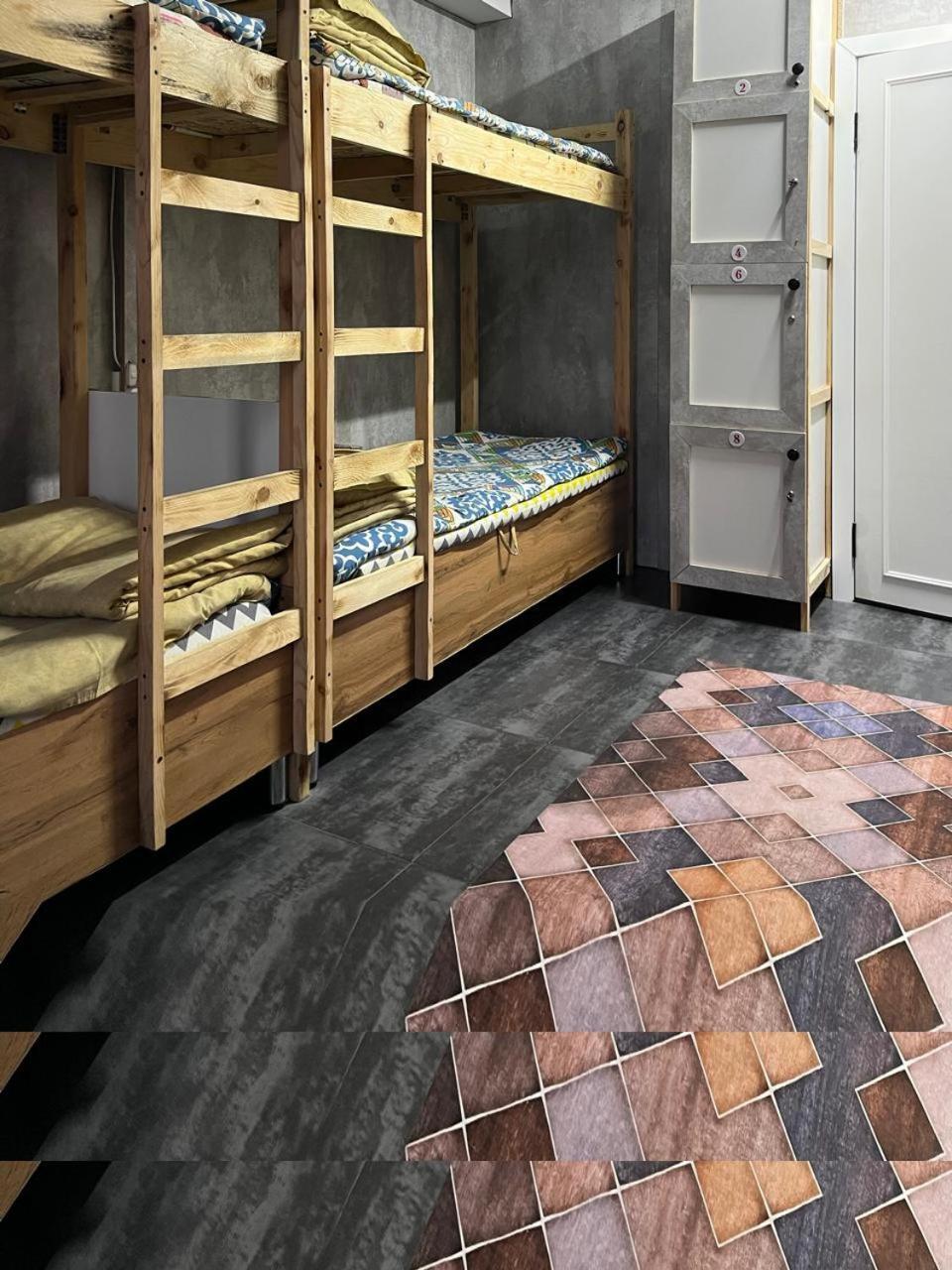 Hostel Del Luna Алмати Екстер'єр фото