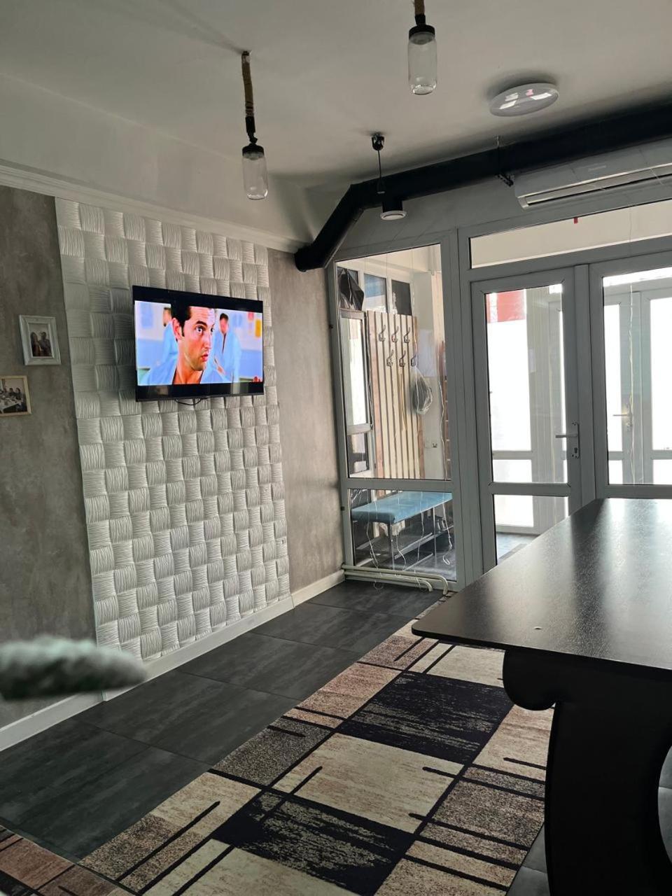 Hostel Del Luna Алмати Екстер'єр фото