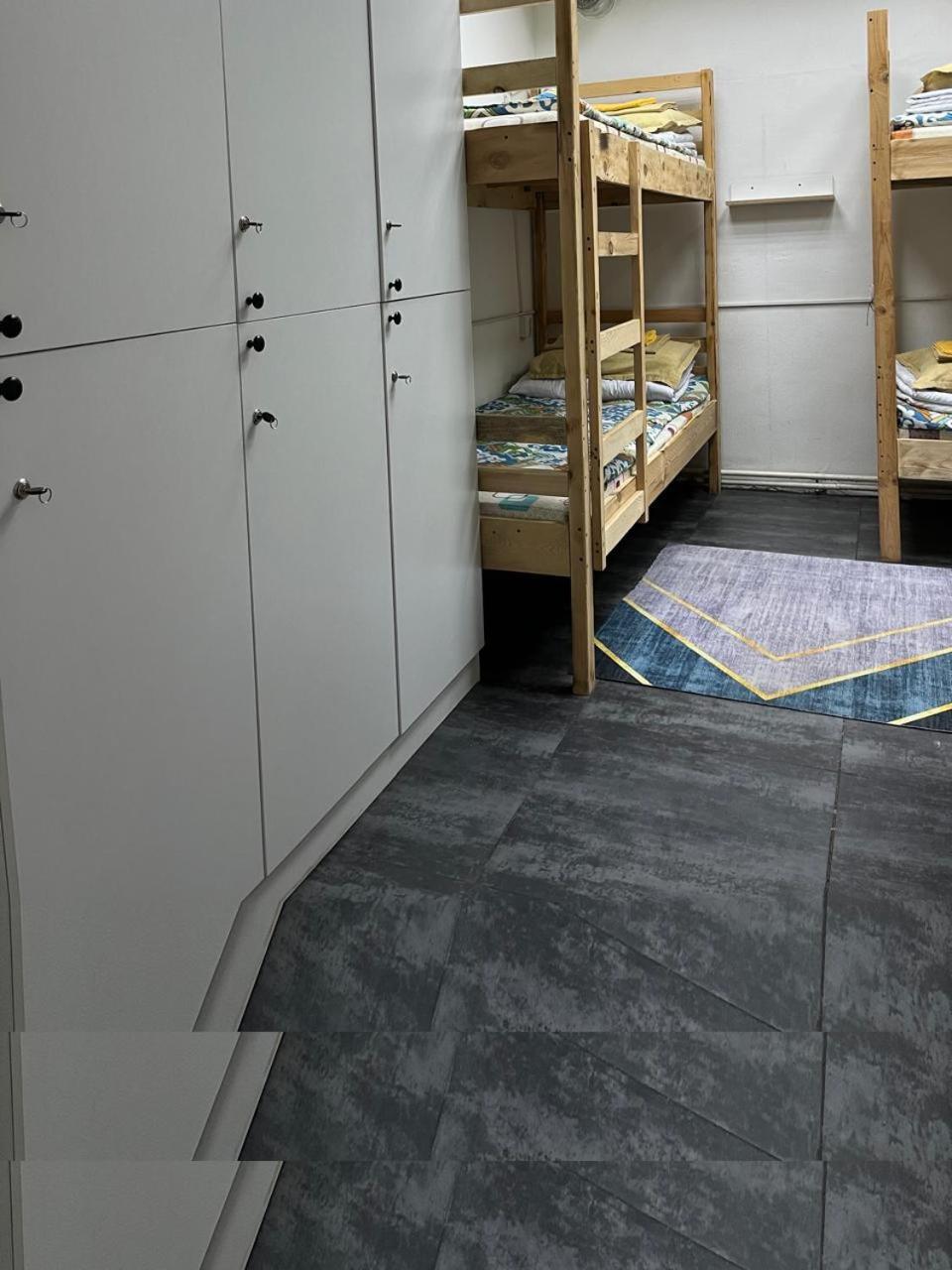 Hostel Del Luna Алмати Екстер'єр фото