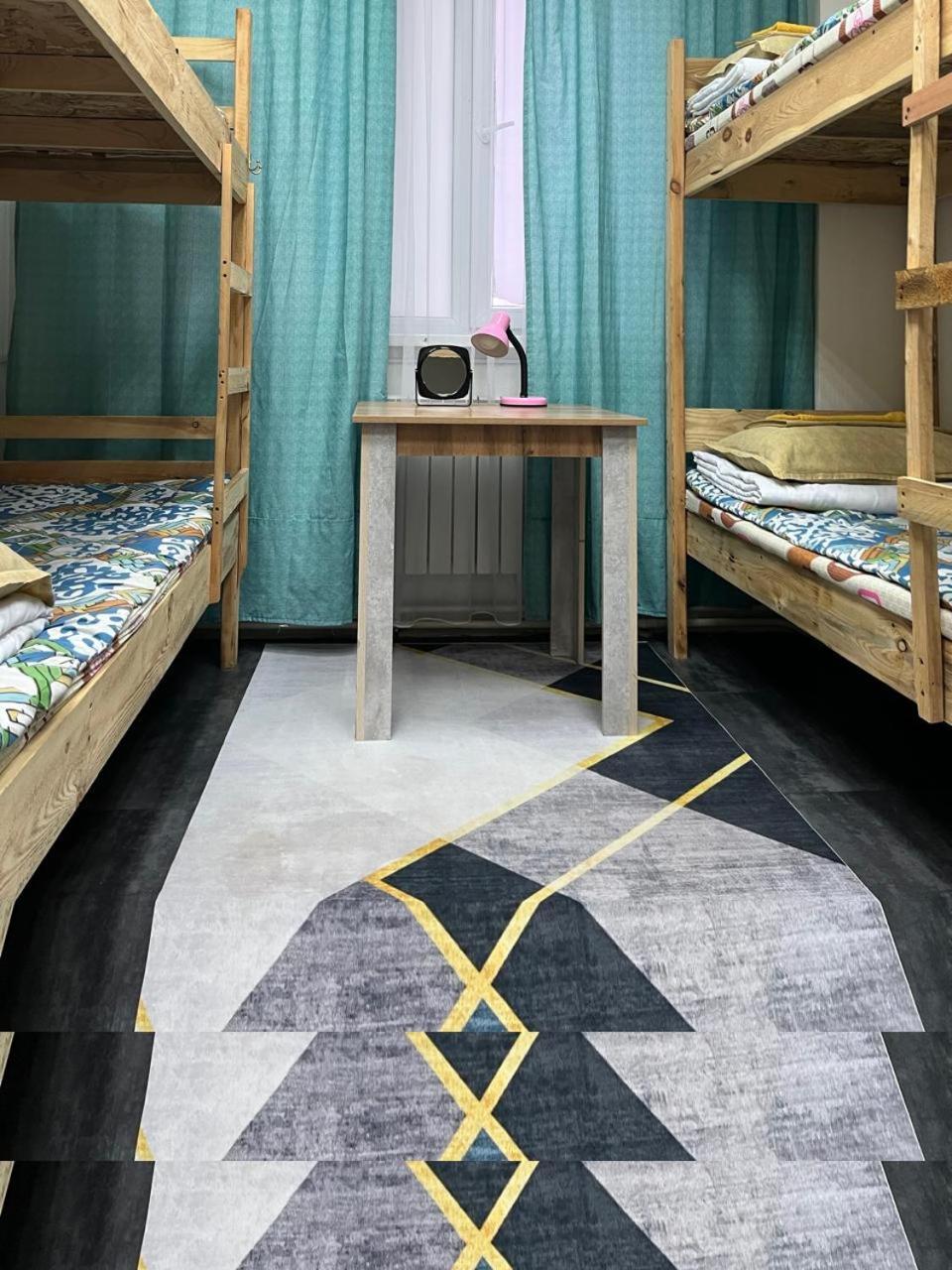 Hostel Del Luna Алмати Екстер'єр фото